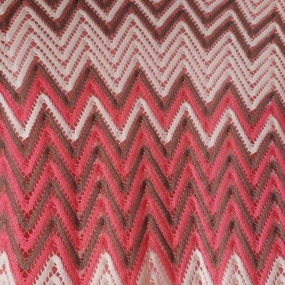 Roz & Ali | Chevron lace top - Picture 2 of 4